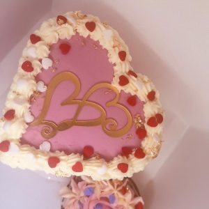 4 inch Heart-Shaped Cake & Cupcake